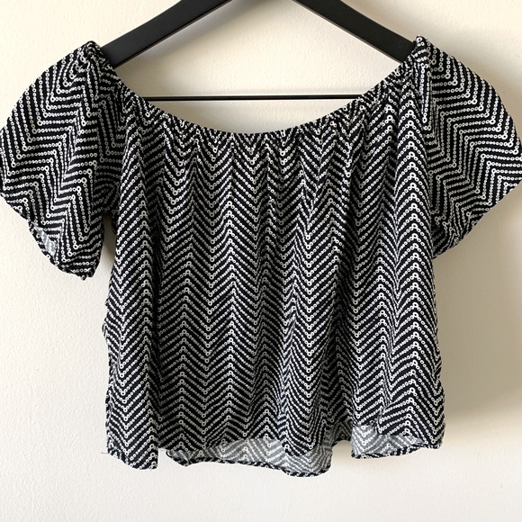 Pattern Crop Top - Picture 5 of 5